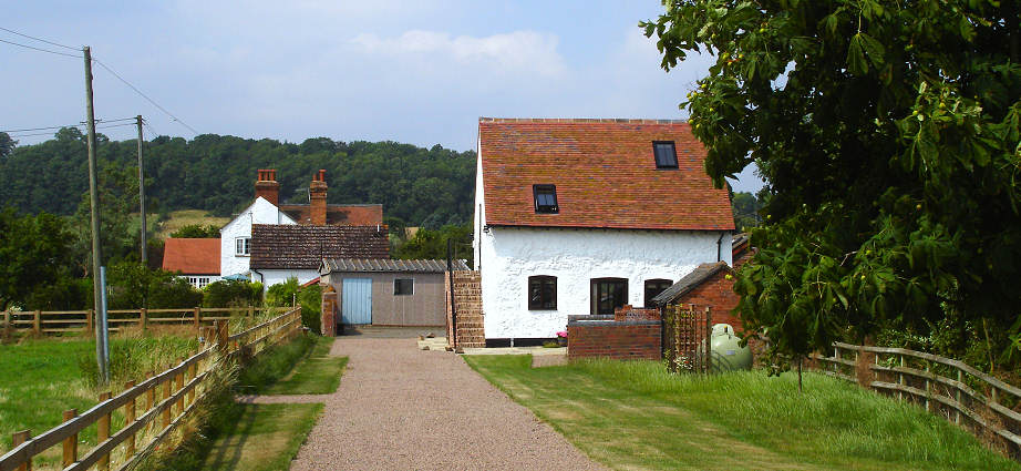 Rhydd Barn approach view with Drips Hill in the background