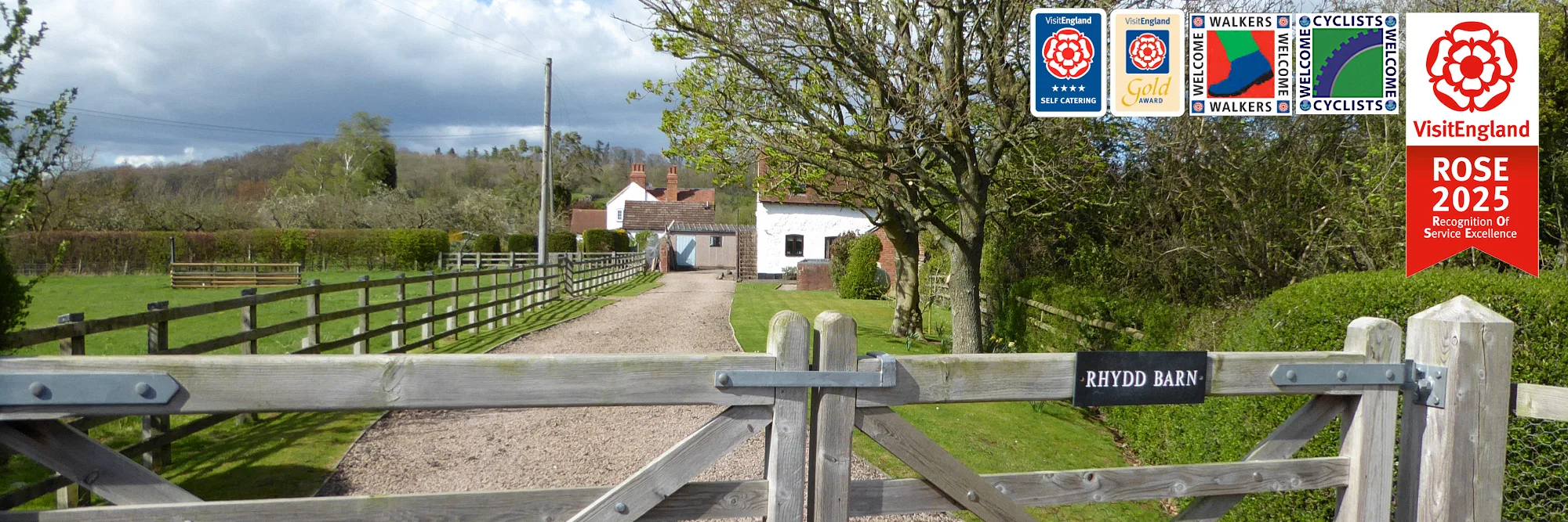 Rhydd Barn entrance gate and driveway