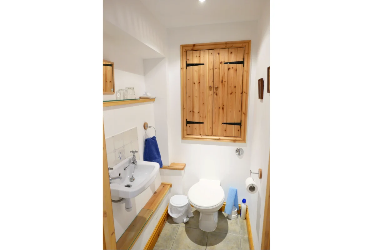 Rhydd Barn - ground floor toilet